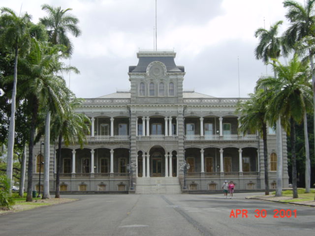 Iolani Palace at Downtown Honolulu.JPG