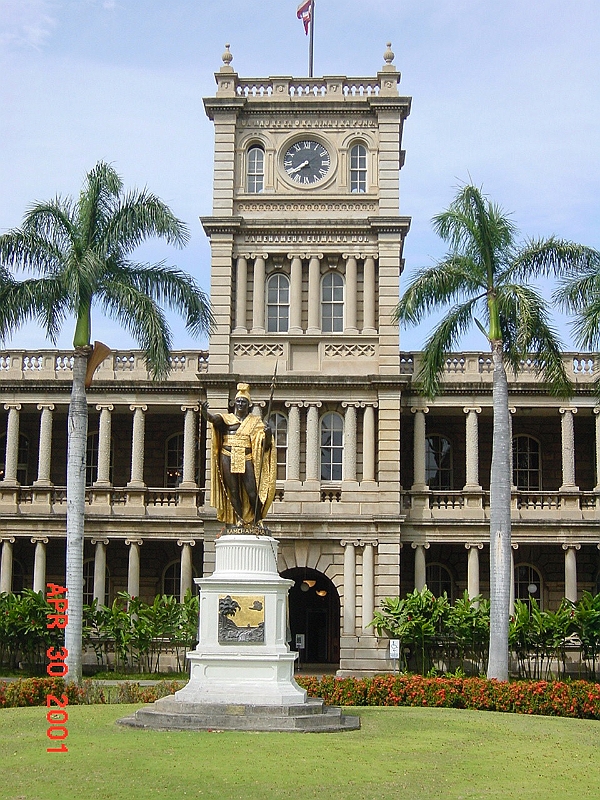 Kamehameha Statue at Downtown Honolulu.JPG