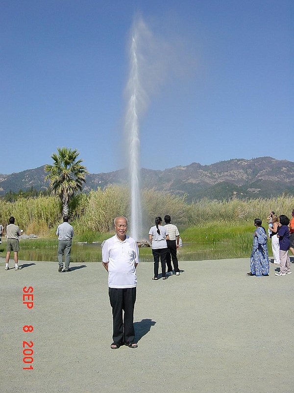 DSC00059 - Old Faithful Geyser.JPG