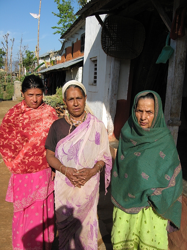 07-03-26-183057.JPG - Didd, Phupu and Bhinaju's mother.