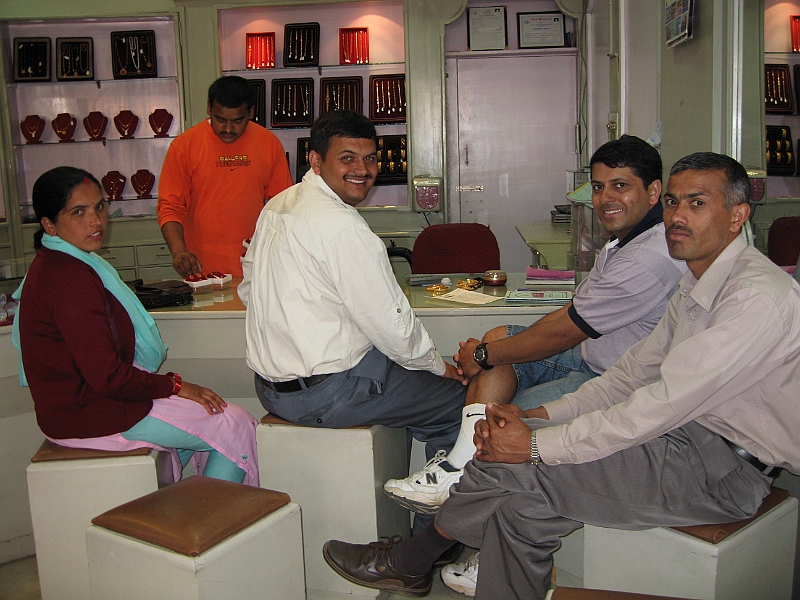 07-03-27-210750.JPG - Selecting jewelries are Jamuna, Gyanendra, Ramchandra, Gyanendra and Khem (not seen in the picture, photographer)