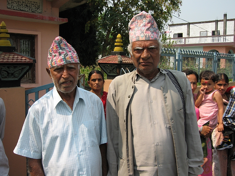 07-03-29-204838.JPG - Homnath w/ my buwa