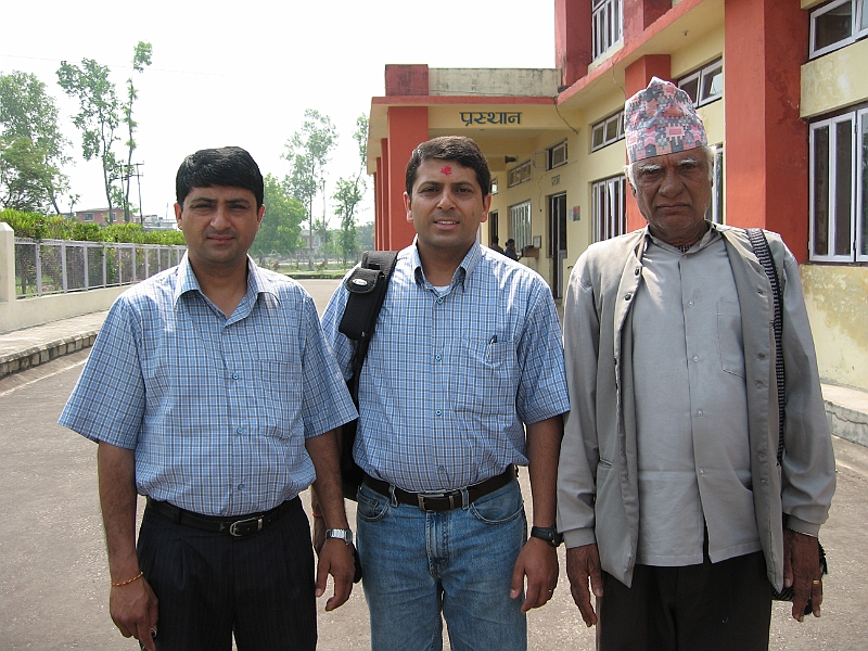 07-03-29-210717.JPG - at Bharatpur Airport, seeing me off