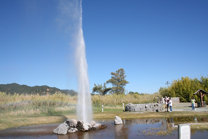 08-07-26-165050.JPG - Old Faithful Geyser of California.