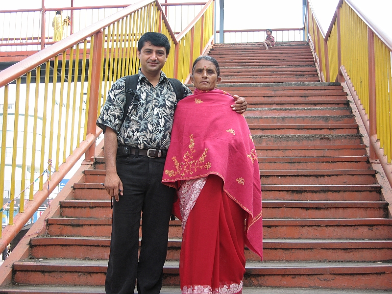 08-10-04-183620.JPG - Aama and Khem in India