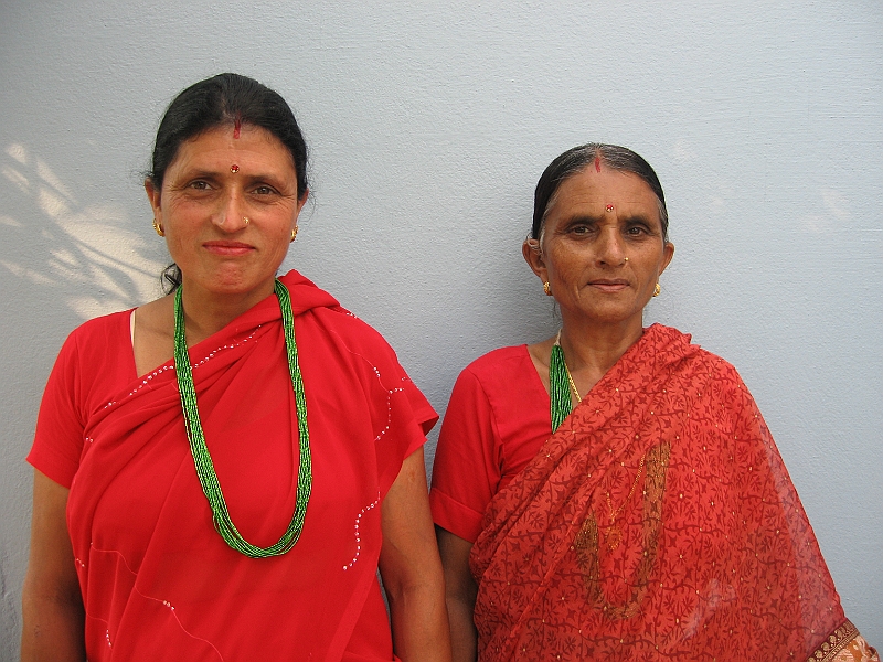 08-10-11-021800.JPG - Didi and Aama