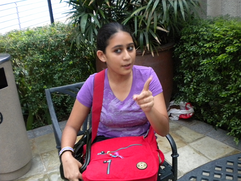 09-08-15-033212.JPG - Aapu, Uttar dai's daughter, was a tiny girl when we were in Singapore