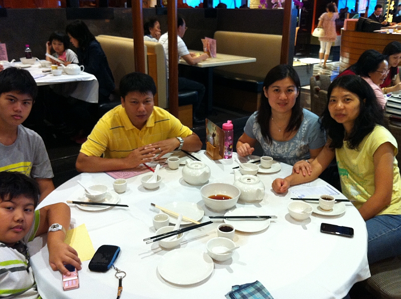 11-10-02-132406.JPG - Yum cha with Buddha Family and Wendy