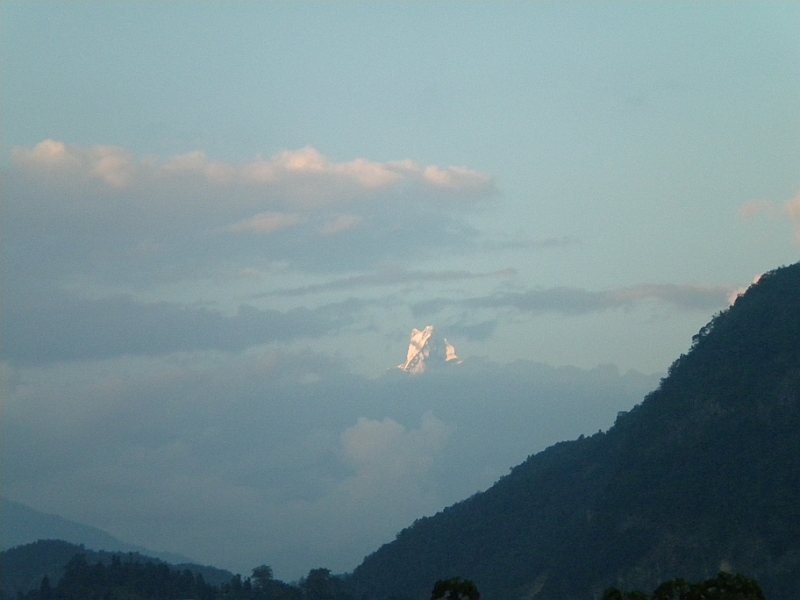 11-10-09-174031.JPG - Fish Tail seen above the cloud from Kusma Pokhara road